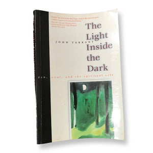 [ MAGICK BOOKSTORE ] The Light Inside the Dark:  Zen, soul, and the spiritu al life - John Tarrant